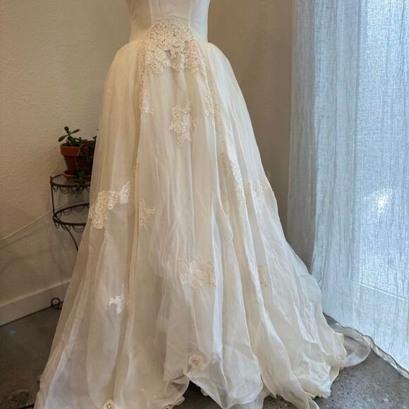 Women’s Small Gown Ivory Lace Bridal Gown Cream Silk Vintage Floral Organza - Picture 3 of 6
